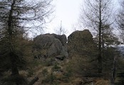 vrchol Kamence, Vyhlídka a Rozpukaná skála (zleva)