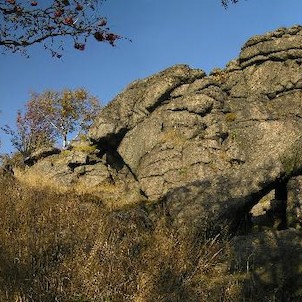 u Jeřabiny, skály na dohled od rozhledny