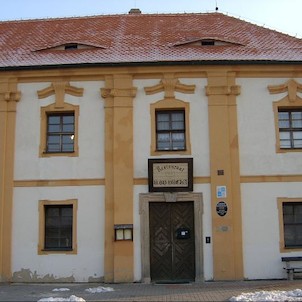 Restaurant U svatého ducha, Restaurant U svatého ducha je umístěný v budově středověkého barokního špitálu.