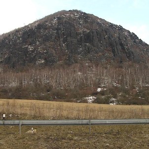 Zlatník, Zlatník ze silnice pod kopcem