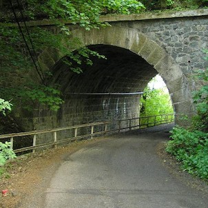 Domaslavické údolí, železniční viadukt na začátku údolí