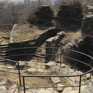hrad Krupka, na okrouhlé věži