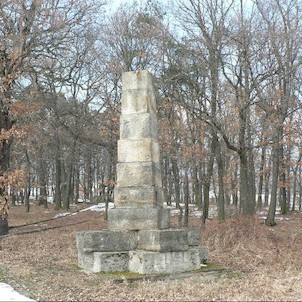 Pomník u hromadného hrobu