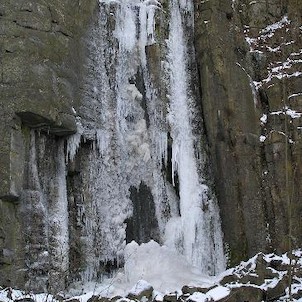 vodopád v zimě