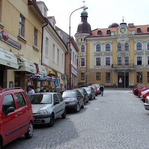 Náměstí (gymnázium) v Ledči nad Sázavou