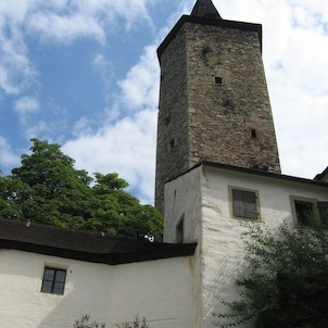 Hrad Roštejn - věž z nádvoří
