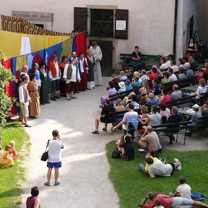 Roštejn - ochotnické představení