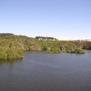 Pohledz mostu na Hartvíkovice