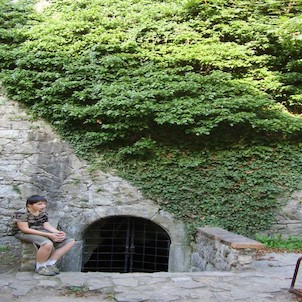vchod do podzemí hradu