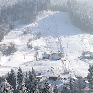 Pohled na lyžařský areál