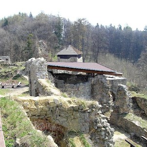 zastřešné zbytky břitové věžice