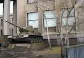 Tank před muzeem