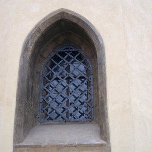 Okno kostela Sv.Haštala