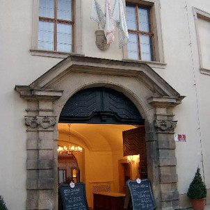 Vchod do Lobkovického paláce