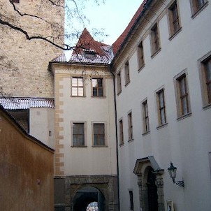 Lobkovický palác a černá věž