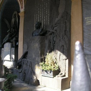 Vyšehradský hřbitov, Hrob Antonína Dvořáka