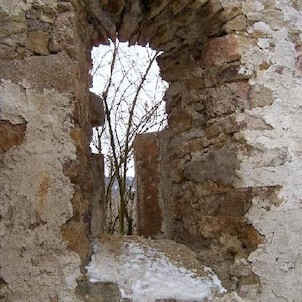 Okna, Nejstarší dochovaný objekt města Karlovy Vary. Vznikl patrně ve 2. pol. 13. stol. v rámci kolonizace.