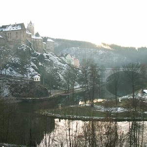 Hrad Loket nad řekou Ohří