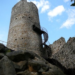 věž hradu Frýdštejn