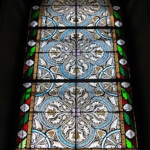 Vitráž, vitrář z místní kaple