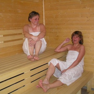 sauna s venkovním bazénkem
