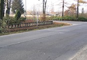 Mánesův pomník, Pohled z cesty 476 ze směru od obce Nebory