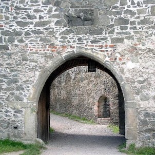 Kunětická hora - spodní brána