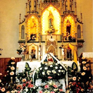 Oltár v starom kostole