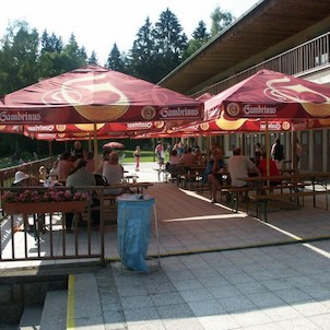 Terasa restaurace u koupaliště Vyžlovka