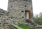 Vchod do věže hradu Jenštejn