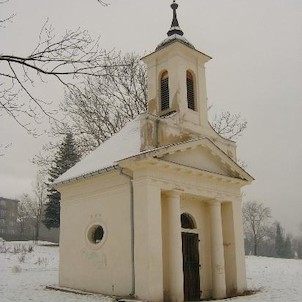 Valdštejnská kaple v Litvínově, Roku 1829 ji nechala postavit Karolina Valdštejnová pro svého manžela Františka Adama z Valdštejna, který byl na osobní přání po své smrti roku 1823 pohřben v Litvínově.