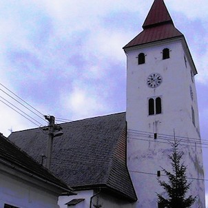 pohlad na rim-katolicky kostol vo Veličnej