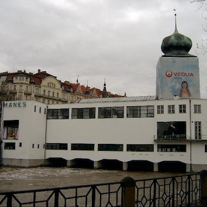 Mánes u Slovanského ostrova