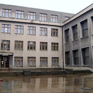 Dvůr