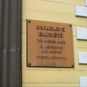 Zrcadlové bludiště, infotabule