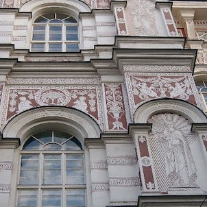 Okna a fasáda 1, Detail průčelí z Vodičkovy ulice.