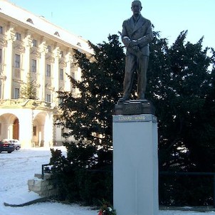 Socha Edvarda Beneše