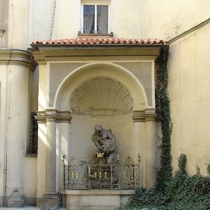 Clam-Gallasův palác, nádvoří