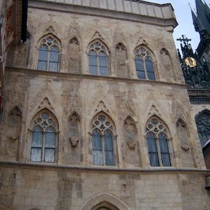Průčelí domu