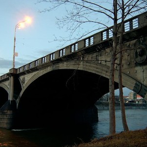 Hlávkův most