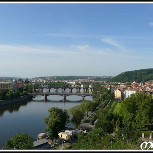 Kosárkovo nábřeží a mosty od letné