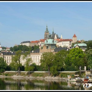 Hradčany z Čechova mostu