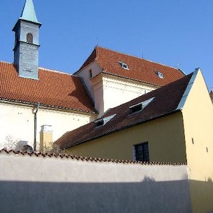 U zdi kláštera