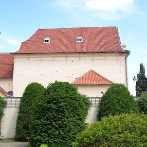 Ze zahrady Černínského paláce