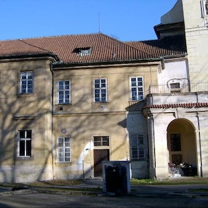 Bývalé klášterní budovy