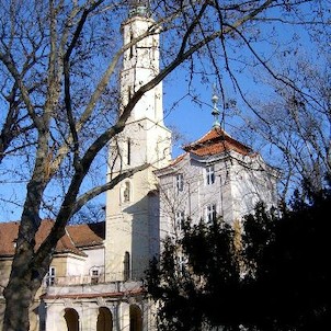 Kostel a klášter Svaté Kateřiny, Dnešní trojkřídlou budovu kláštera v barokní podobě vystavěl v letech 1718 - 30 František Maxmilián Kaňka, o něco později byl v letech 1737 - 41 vystavěn i nový barokní kostel s dřívější osmibokou gotickou věží, podle proj