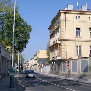 Sacré Coeur z Holečkovy ulice