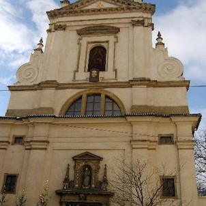 Průčelí kostela