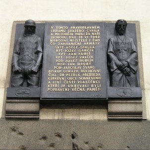 Kostel sv. Cyrila a Metoděje, památník parašutistů