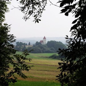 Románský kostelík v Krtni